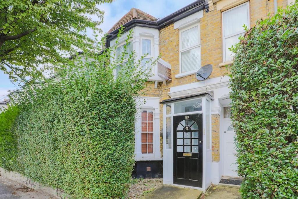 2 Bed Garden Flat Leyton Village Londen Buitenkant foto