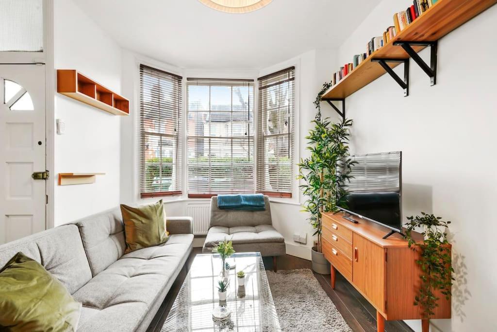 2 Bed Garden Flat Leyton Village Londen Buitenkant foto