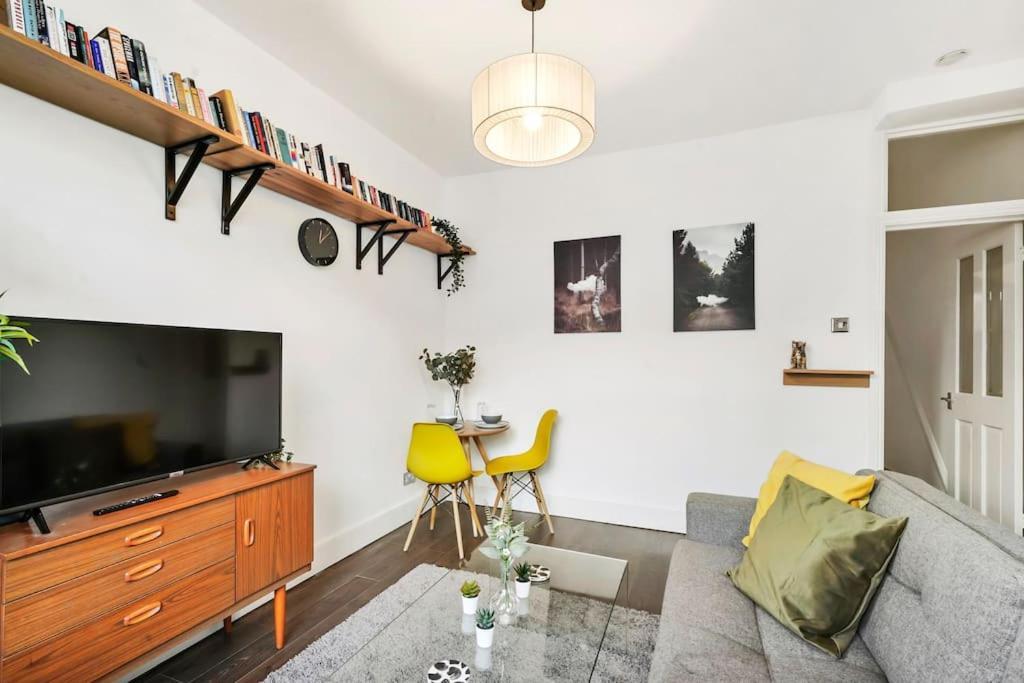 2 Bed Garden Flat Leyton Village Londen Buitenkant foto